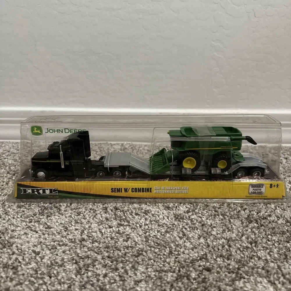 Ertl 35744 1:64 Scale Diecast John Deere Hauler Semi Truck w/Tractors on Trailer